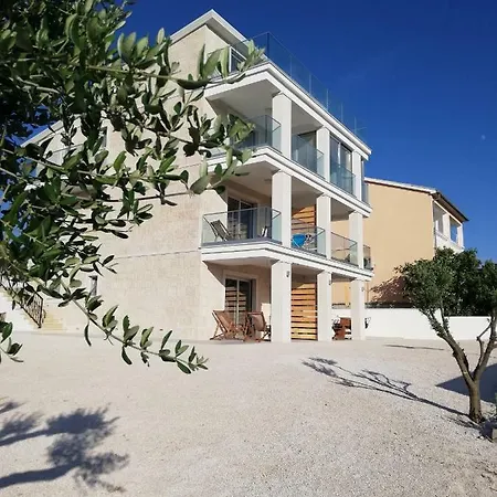 Perla Dalmatica Konukevi 4*